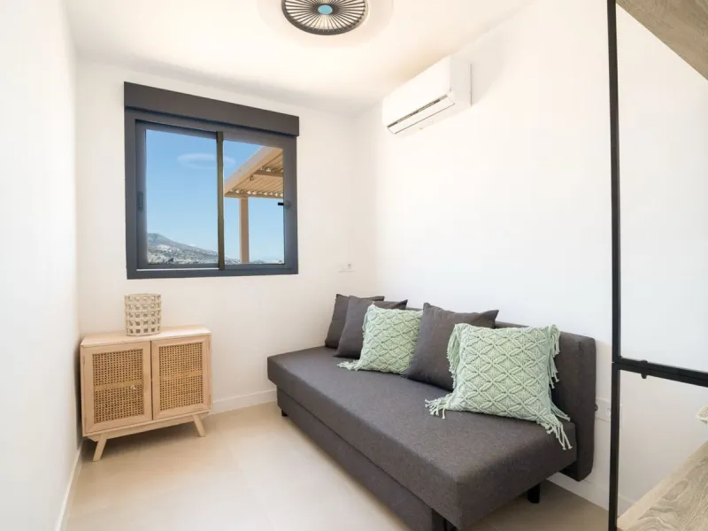 Apartment - Penthouse в продаже в Fuengirola, Málaga. В доме 2 спален и 1 ванных комнат. Площадь дома 60 м²