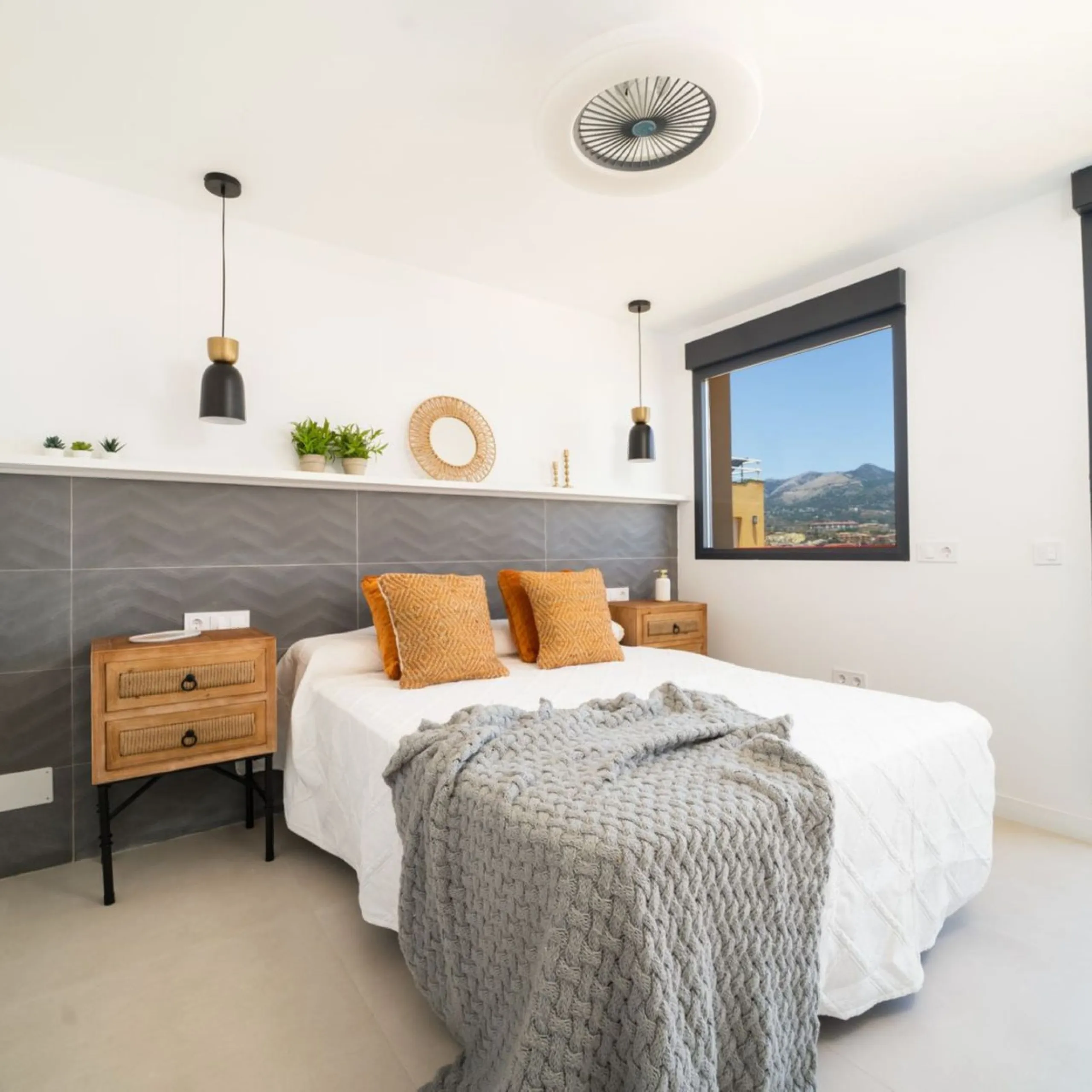 Apartment - Penthouse в продаже в Fuengirola, Málaga. В доме 2 спален и 1 ванных комнат. Площадь дома 60 м²