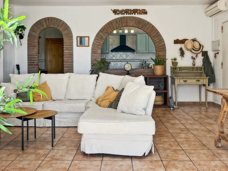 Peacefully located villa near Cómpeta offering 3 bedrooms, 2 bathrooms plus a separate tower studio with a large roof terrace. A rare blend of privacy, comfort and truly panoramic sea and mountain views.