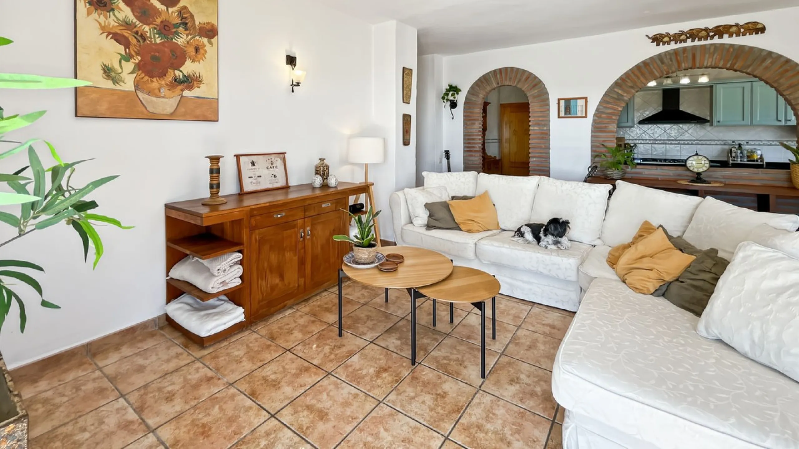 Peacefully located villa near Cómpeta offering 3 bedrooms, 2 bathrooms plus a separate tower studio with a large roof terrace. A rare blend of privacy, comfort and truly panoramic sea and mountain views.