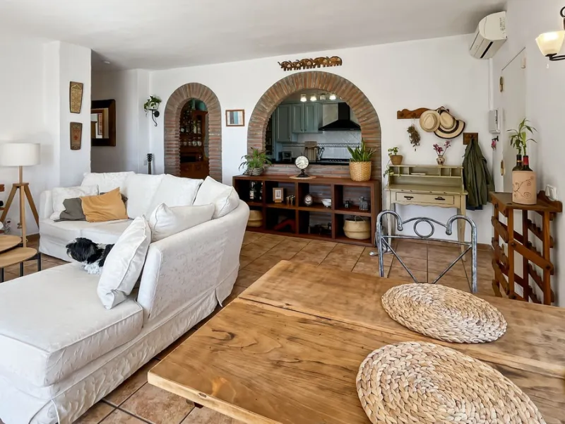Peacefully located villa near Cómpeta offering 3 bedrooms, 2 bathrooms plus a separate tower studio with a large roof terrace. A rare blend of privacy, comfort and truly panoramic sea and mountain views.