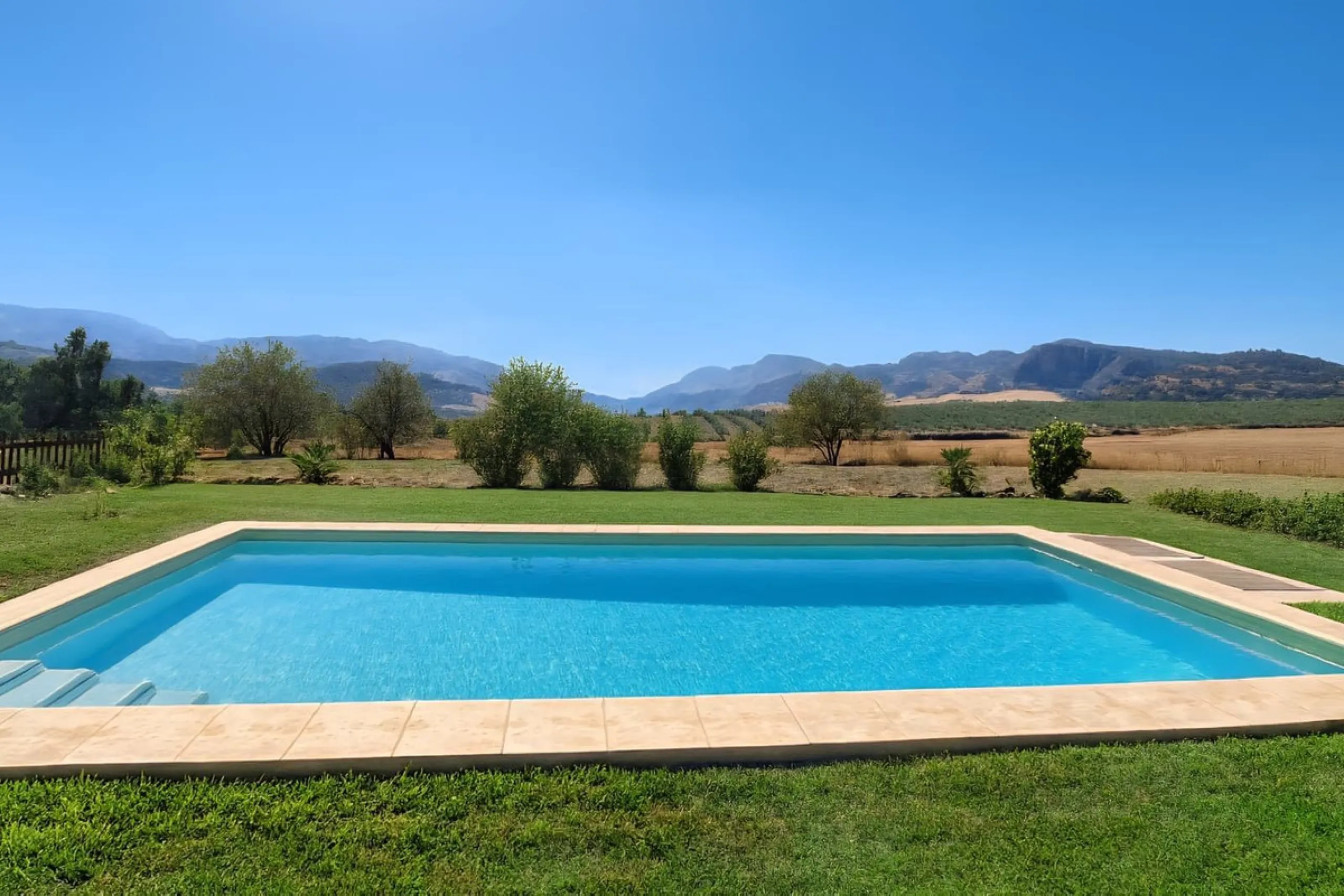 Renovated country house with pool, vineyard & panoramic views – Ronda, Fuente la Higuera