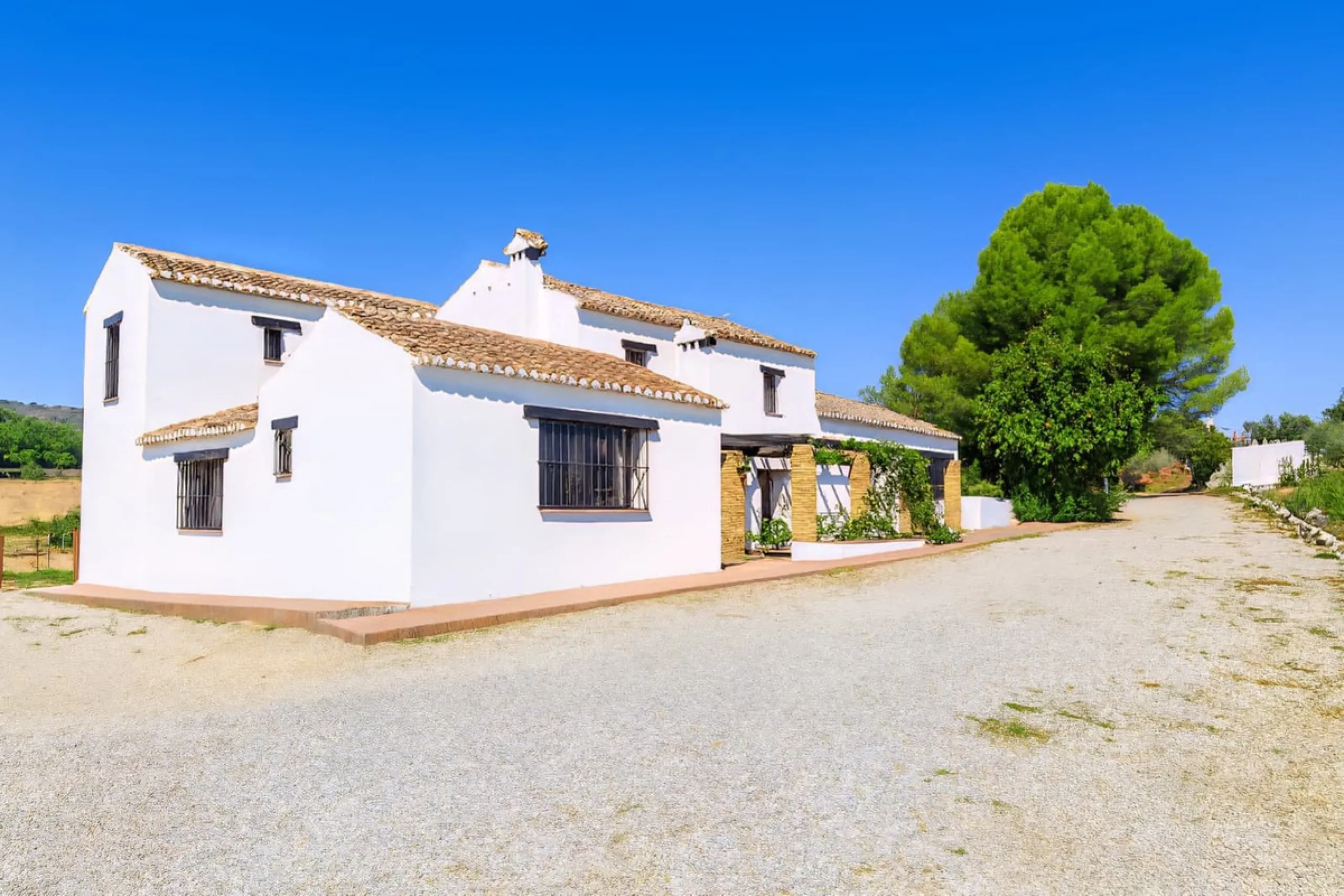 Renovated country house with pool, vineyard & panoramic views – Ronda, Fuente la Higuera