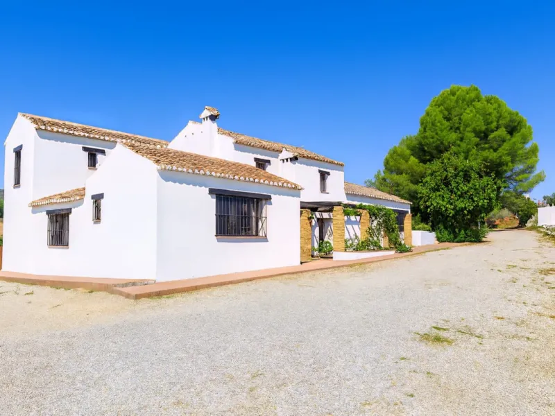 Renovated country house with pool, vineyard & panoramic views – Ronda, Fuente la Higuera