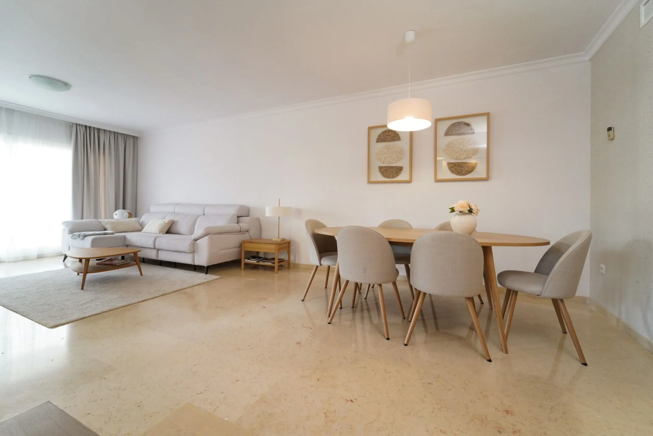 Apartment - Ground Floor Apartment в продаже в Marbella, Málaga. В доме 3 спален и 2 ванных комнат. Площадь дома 155 м²