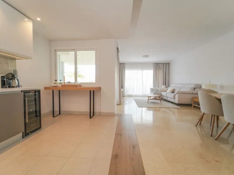 Apartment - Ground Floor Apartment в продаже в Marbella, Málaga. В доме 3 спален и 2 ванных комнат. Площадь дома 155 м²