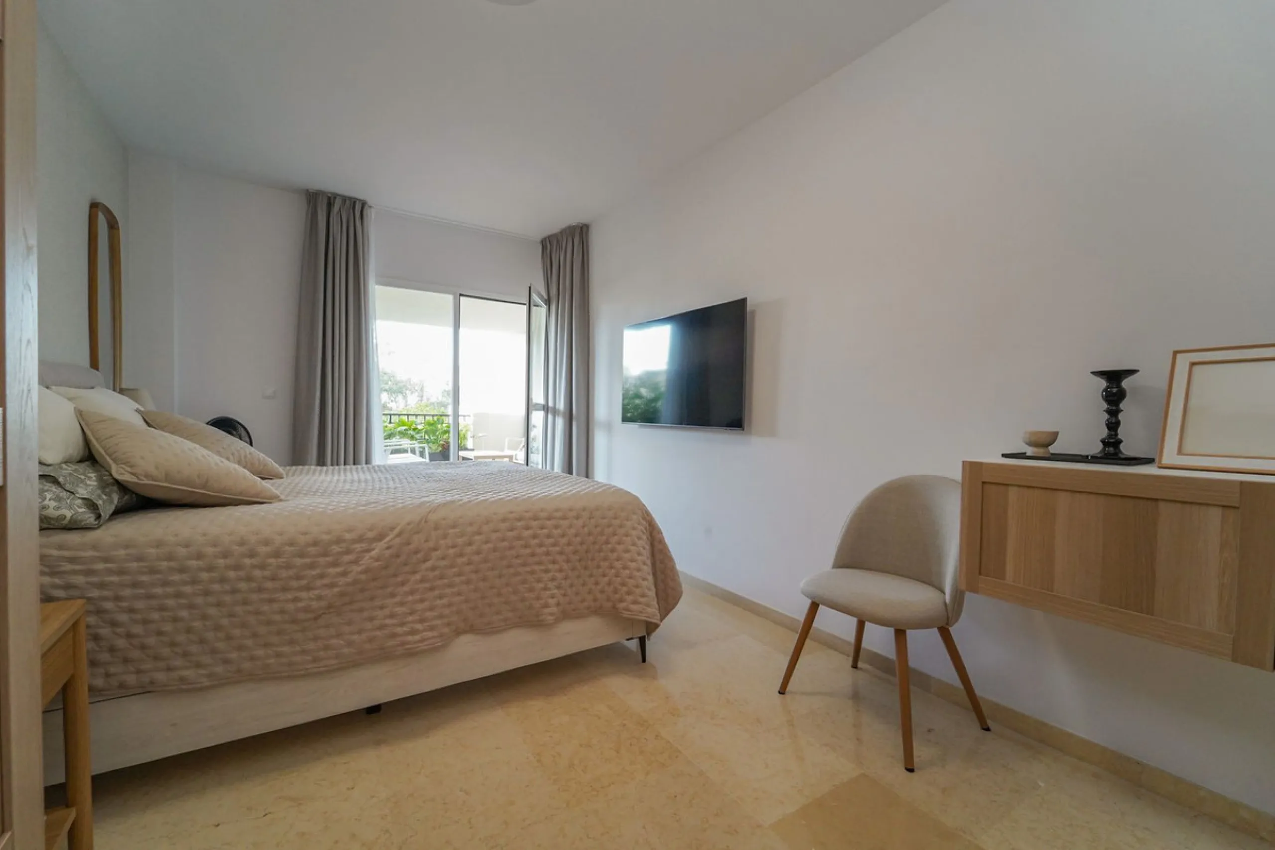 Apartment - Ground Floor Apartment в продаже в Marbella, Málaga. В доме 3 спален и 2 ванных комнат. Площадь дома 155 м²