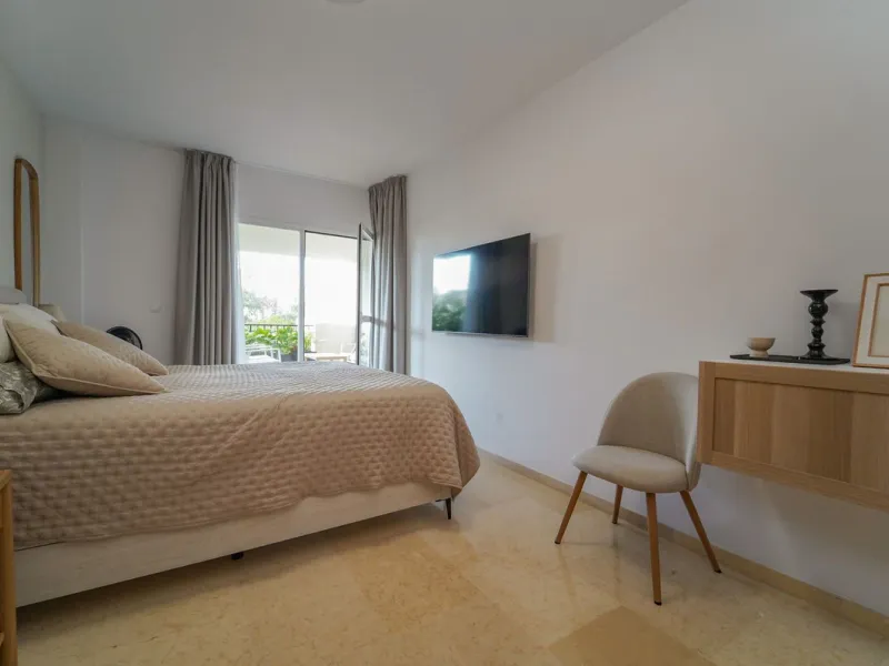 Apartment - Ground Floor Apartment в продаже в Marbella, Málaga. В доме 3 спален и 2 ванных комнат. Площадь дома 155 м²