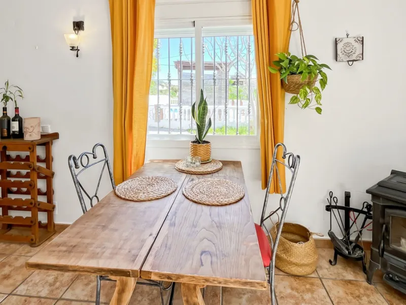 Peacefully located villa near Cómpeta offering 3 bedrooms, 2 bathrooms plus a separate tower studio with a large roof terrace. A rare blend of privacy, comfort and truly panoramic sea and mountain views.
