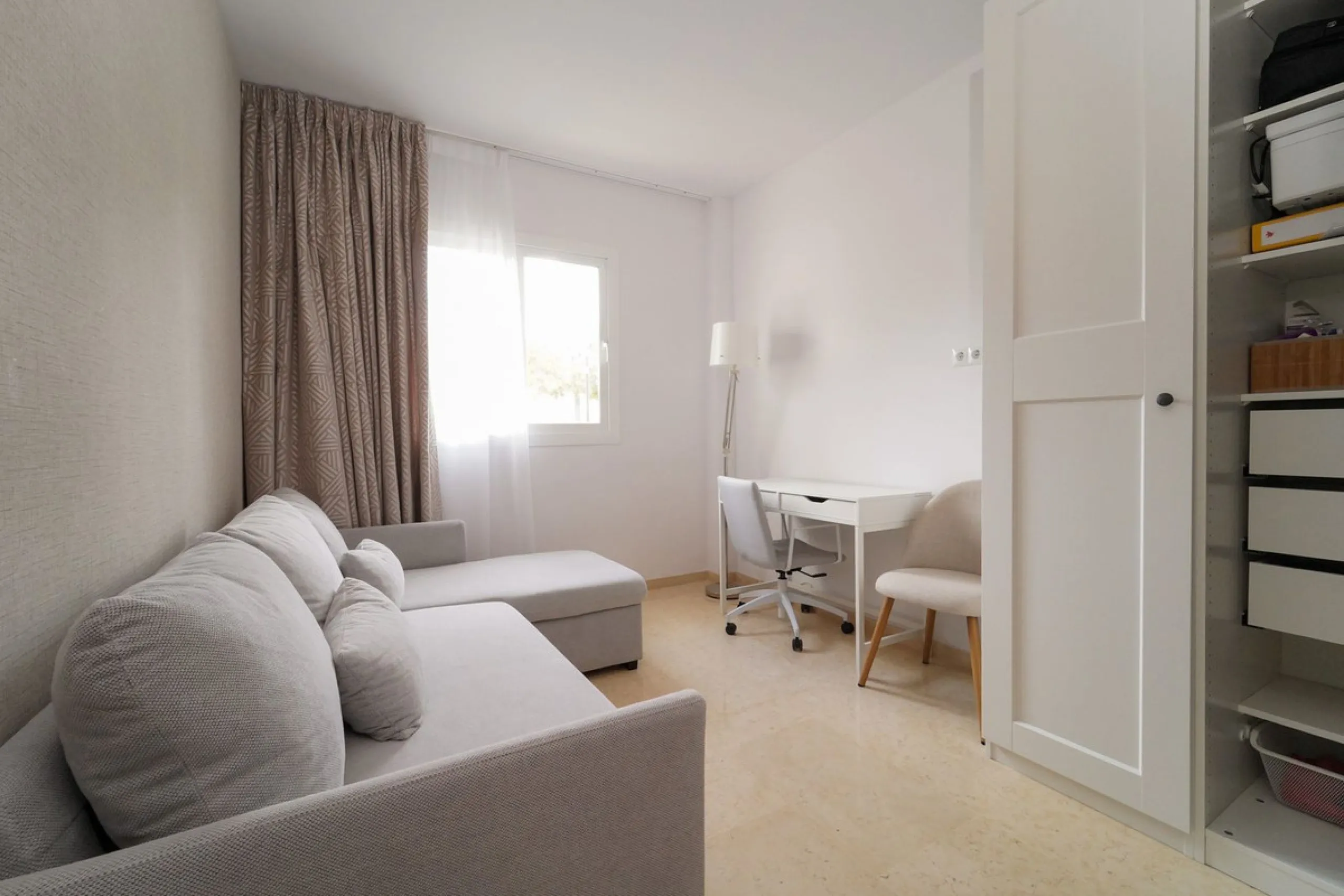 Apartment - Ground Floor Apartment в продаже в Marbella, Málaga. В доме 3 спален и 2 ванных комнат. Площадь дома 155 м²