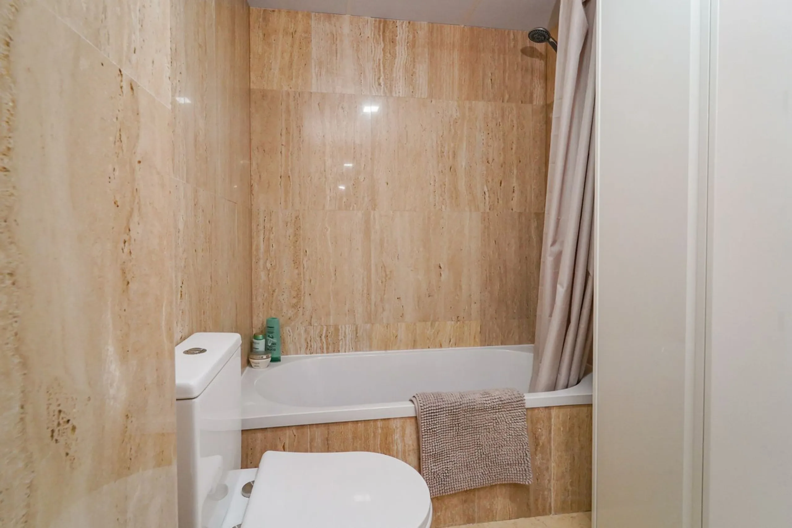 Apartment - Ground Floor Apartment в продаже в Marbella, Málaga. В доме 3 спален и 2 ванных комнат. Площадь дома 155 м²