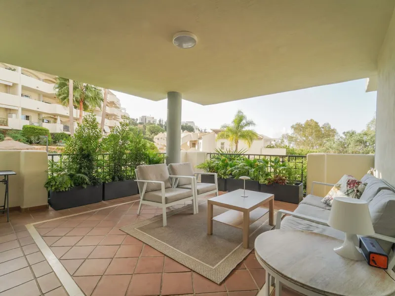 Apartment - Ground Floor Apartment в продаже в Marbella, Málaga. В доме 3 спален и 2 ванных комнат. Площадь дома 155 м²