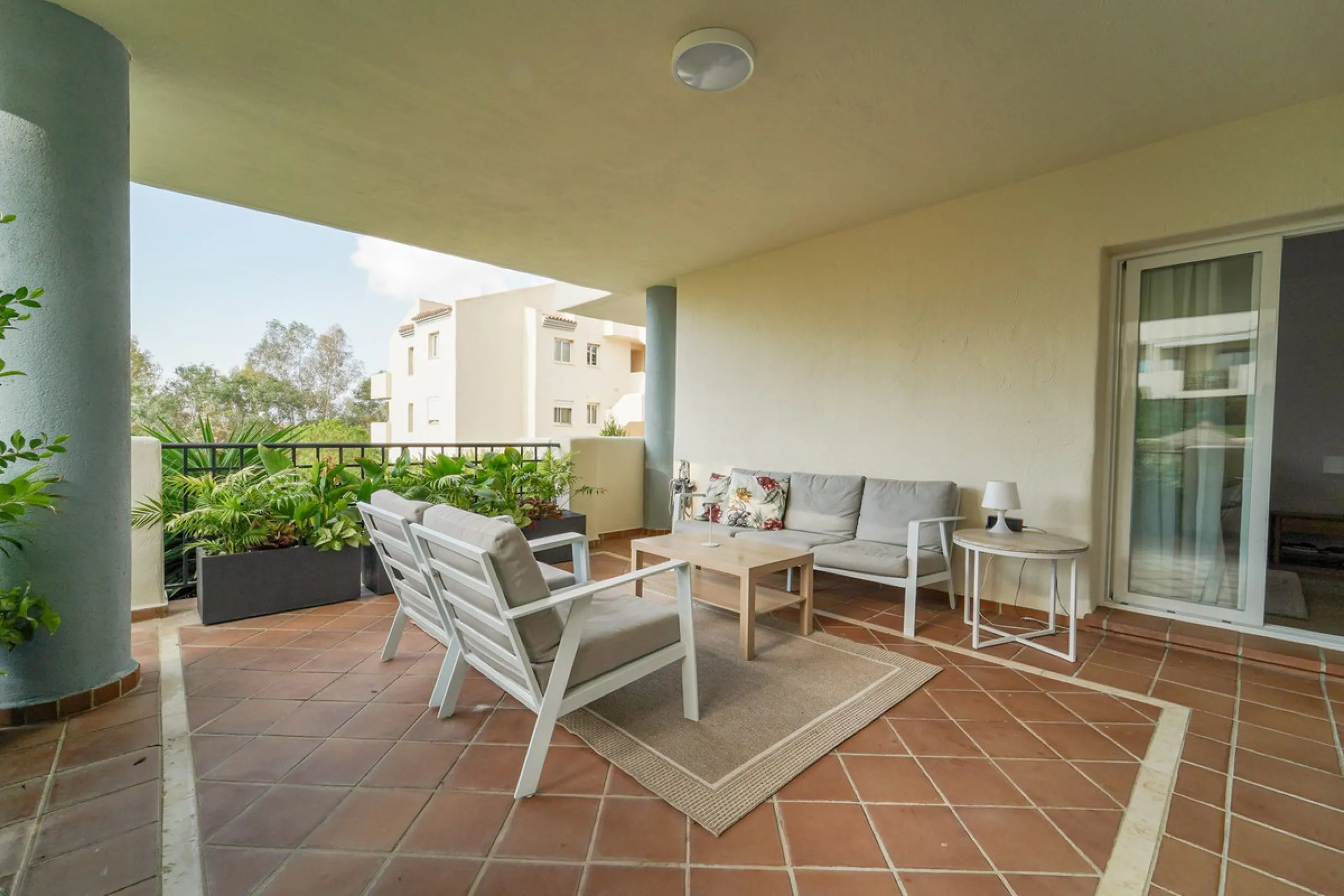 Apartment - Ground Floor Apartment в продаже в Marbella, Málaga. В доме 3 спален и 2 ванных комнат. Площадь дома 155 м²