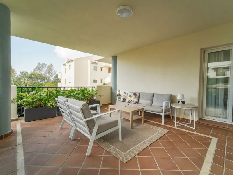 Apartment - Ground Floor Apartment в продаже в Marbella, Málaga. В доме 3 спален и 2 ванных комнат. Площадь дома 155 м²