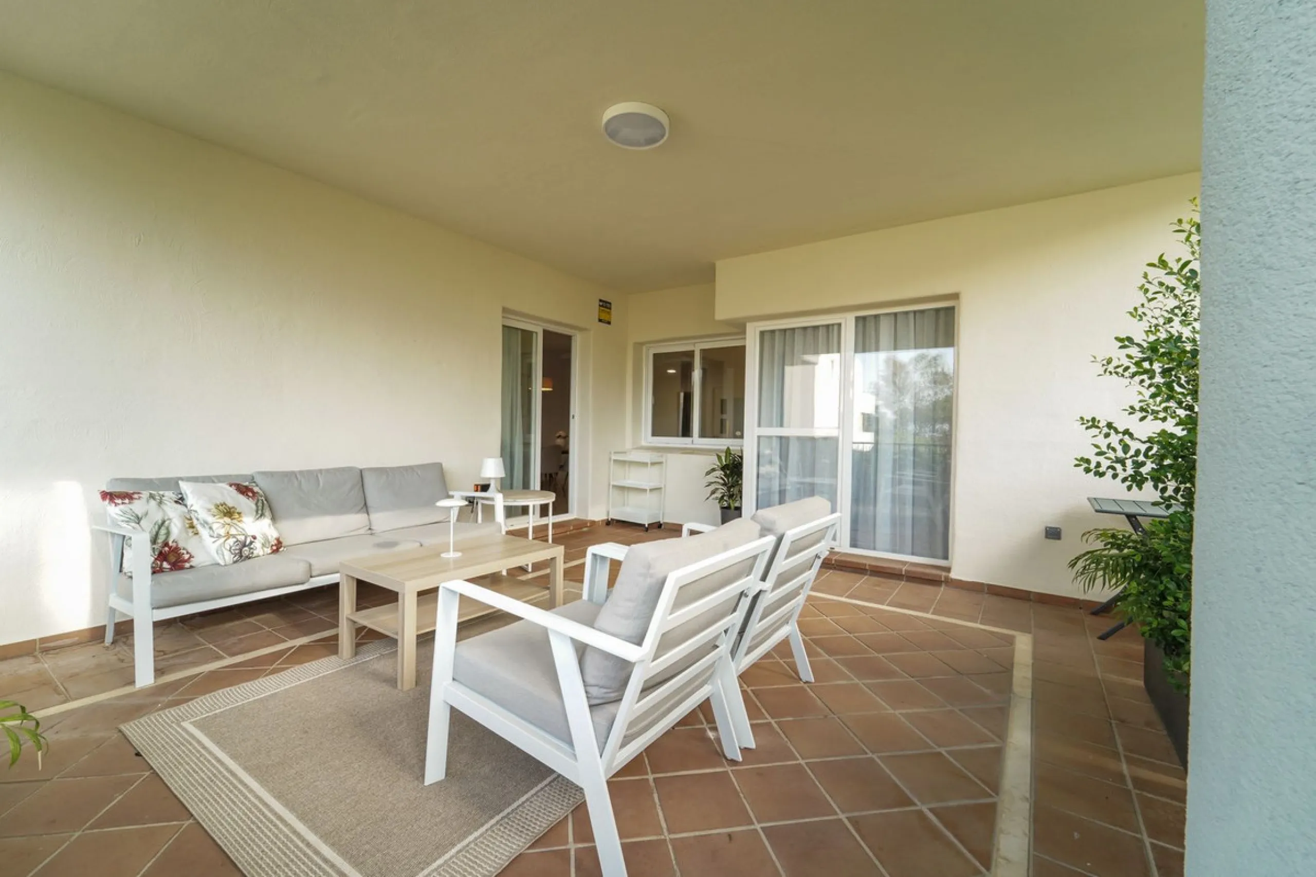 Apartment - Ground Floor Apartment в продаже в Marbella, Málaga. В доме 3 спален и 2 ванных комнат. Площадь дома 155 м²