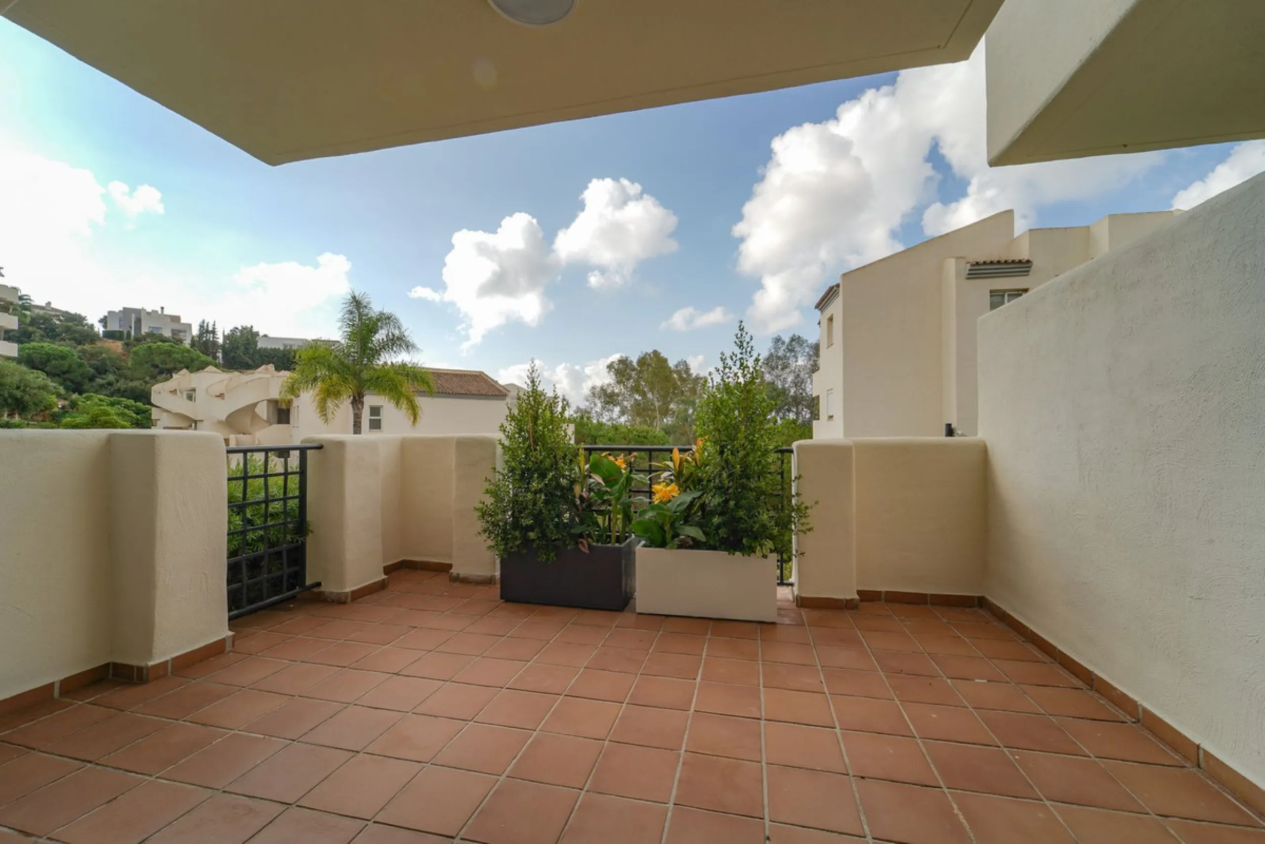 Apartment - Ground Floor Apartment в продаже в Marbella, Málaga. В доме 3 спален и 2 ванных комнат. Площадь дома 155 м²