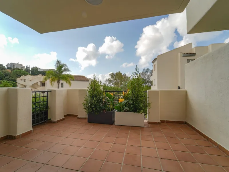 Apartment - Ground Floor Apartment в продаже в Marbella, Málaga. В доме 3 спален и 2 ванных комнат. Площадь дома 155 м²
