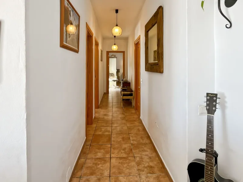 Peacefully located villa near Cómpeta offering 3 bedrooms, 2 bathrooms plus a separate tower studio with a large roof terrace. A rare blend of privacy, comfort and truly panoramic sea and mountain views.