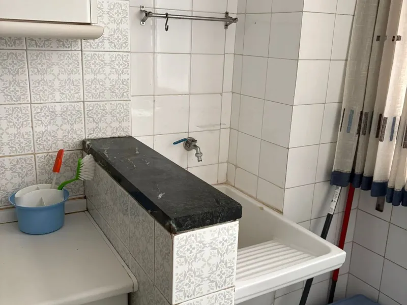 3-bedroom, 2-bathroom apartment project on the second floor of a well-maintained building with lift, located right on Plaza de la Constitución. This property offers spacious interiors and bright living spaces, plus the opportunity to personalize finishes 
