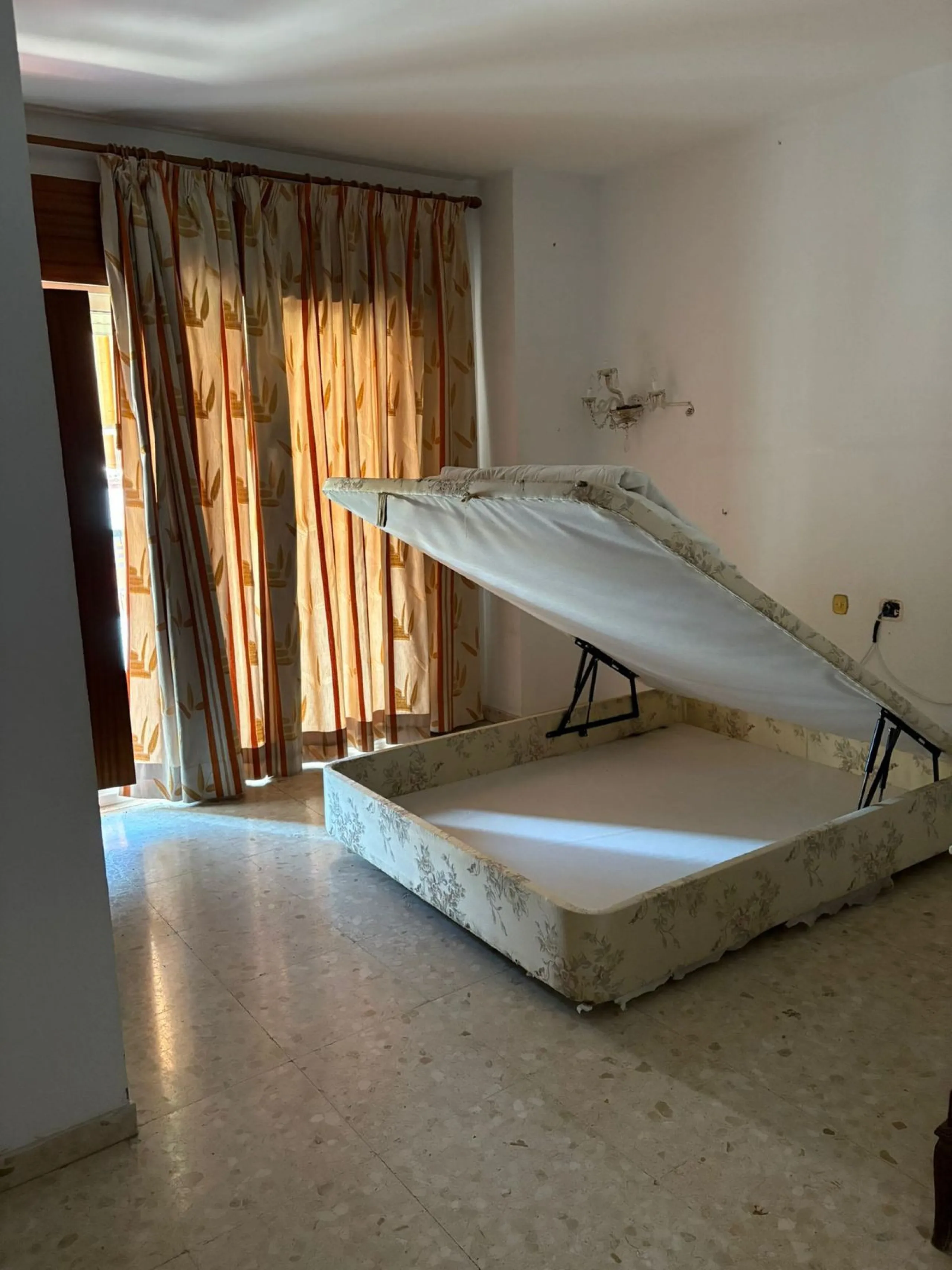 Apartment - Middle Floor Apartment в продаже в Fuengirola, Málaga. В доме 3 спален и 2 ванных комнат. Площадь дома 115 м²