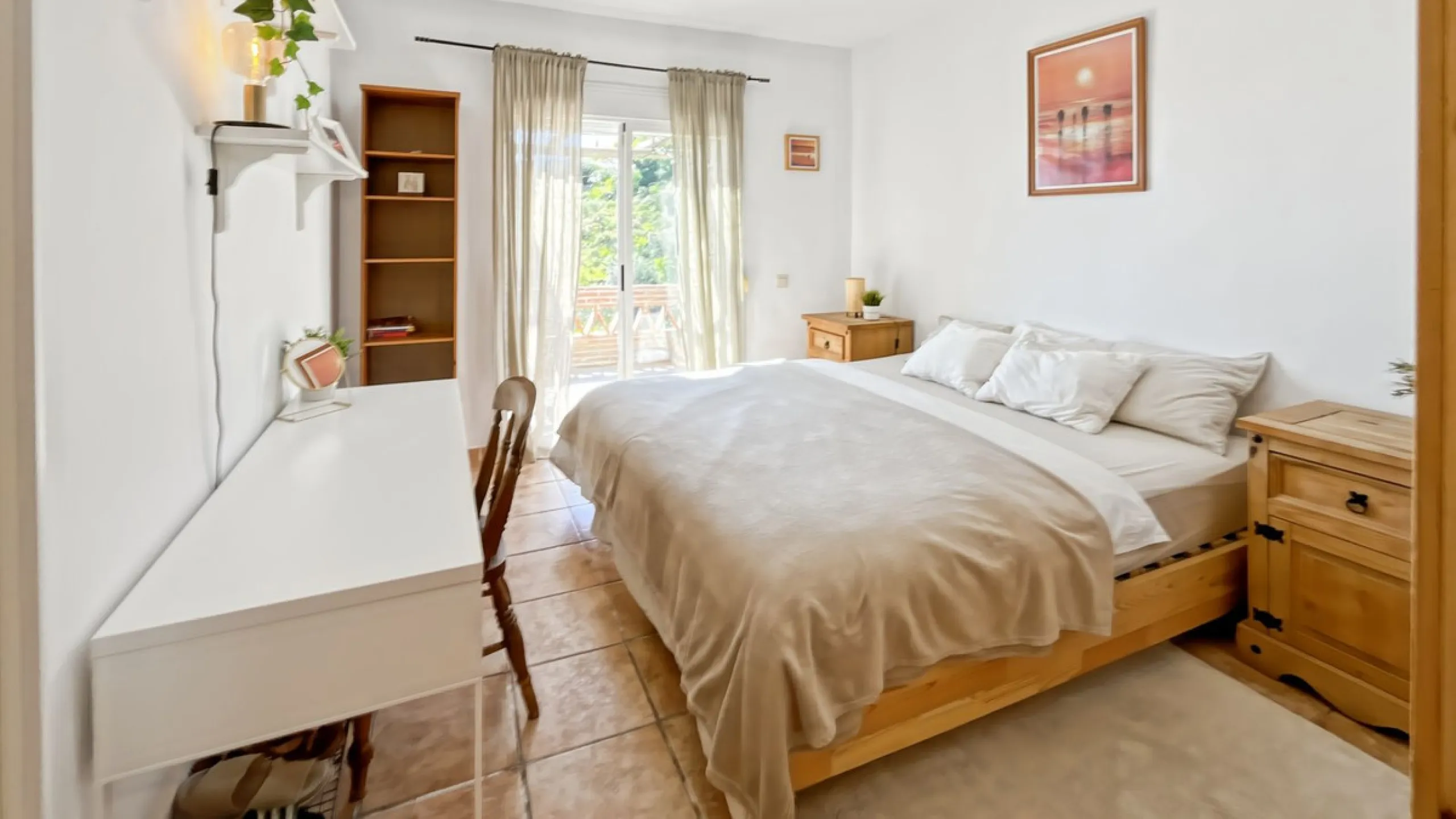 Peacefully located villa near Cómpeta offering 3 bedrooms, 2 bathrooms plus a separate tower studio with a large roof terrace. A rare blend of privacy, comfort and truly panoramic sea and mountain views.