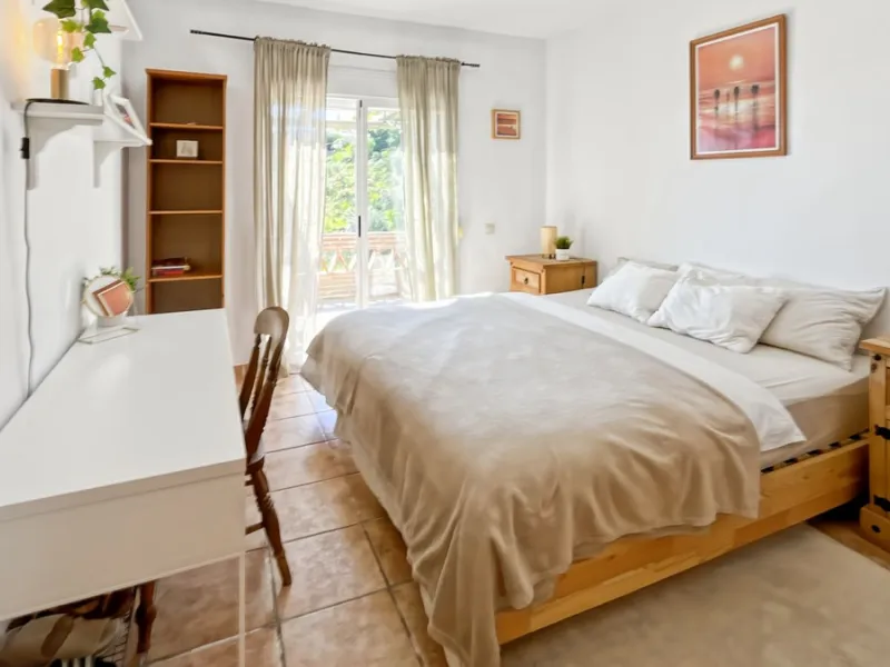 Peacefully located villa near Cómpeta offering 3 bedrooms, 2 bathrooms plus a separate tower studio with a large roof terrace. A rare blend of privacy, comfort and truly panoramic sea and mountain views.