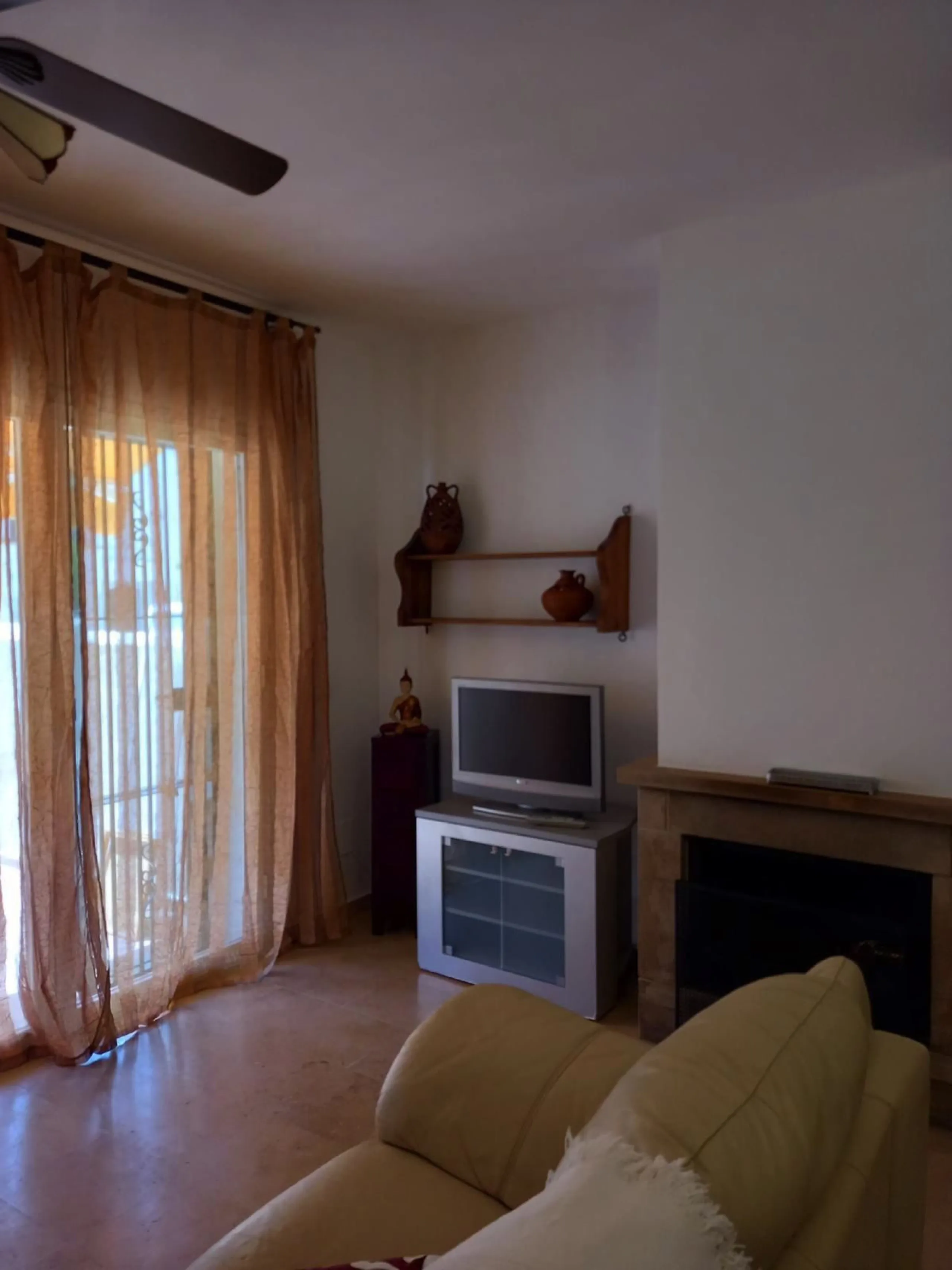 House - Townhouse в продаже в Estepona, Málaga. В доме 3 спален и 3 ванных комнат. Площадь дома 145 м²
