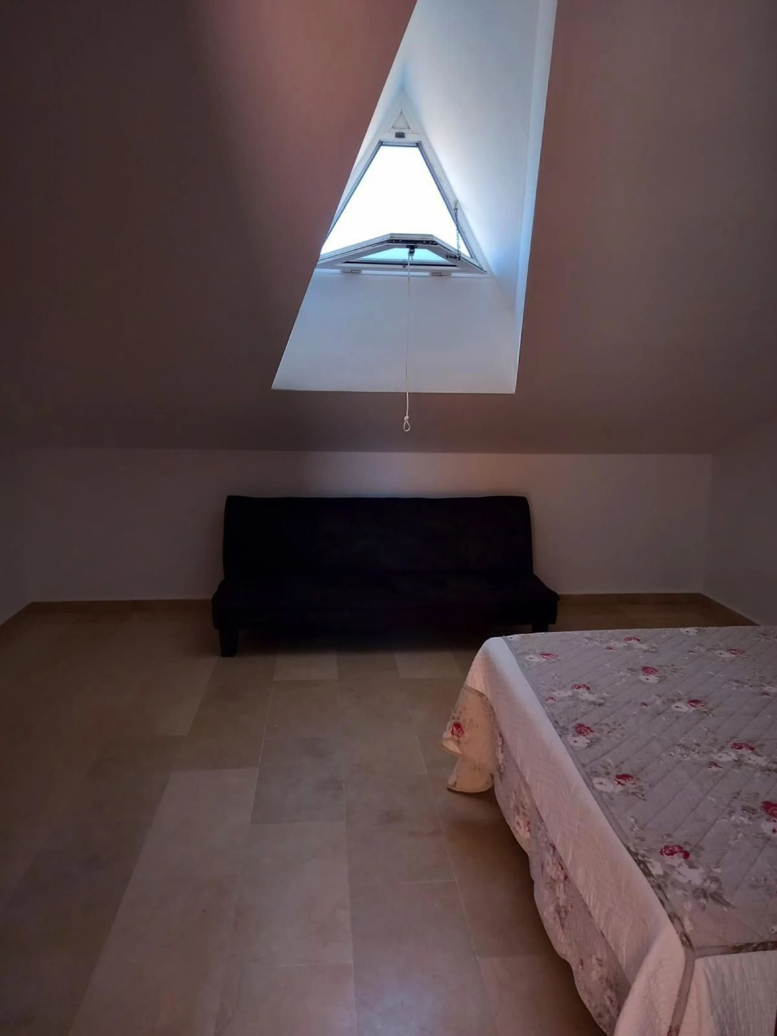 House - Townhouse в продаже в Estepona, Málaga. В доме 3 спален и 3 ванных комнат. Площадь дома 145 м²