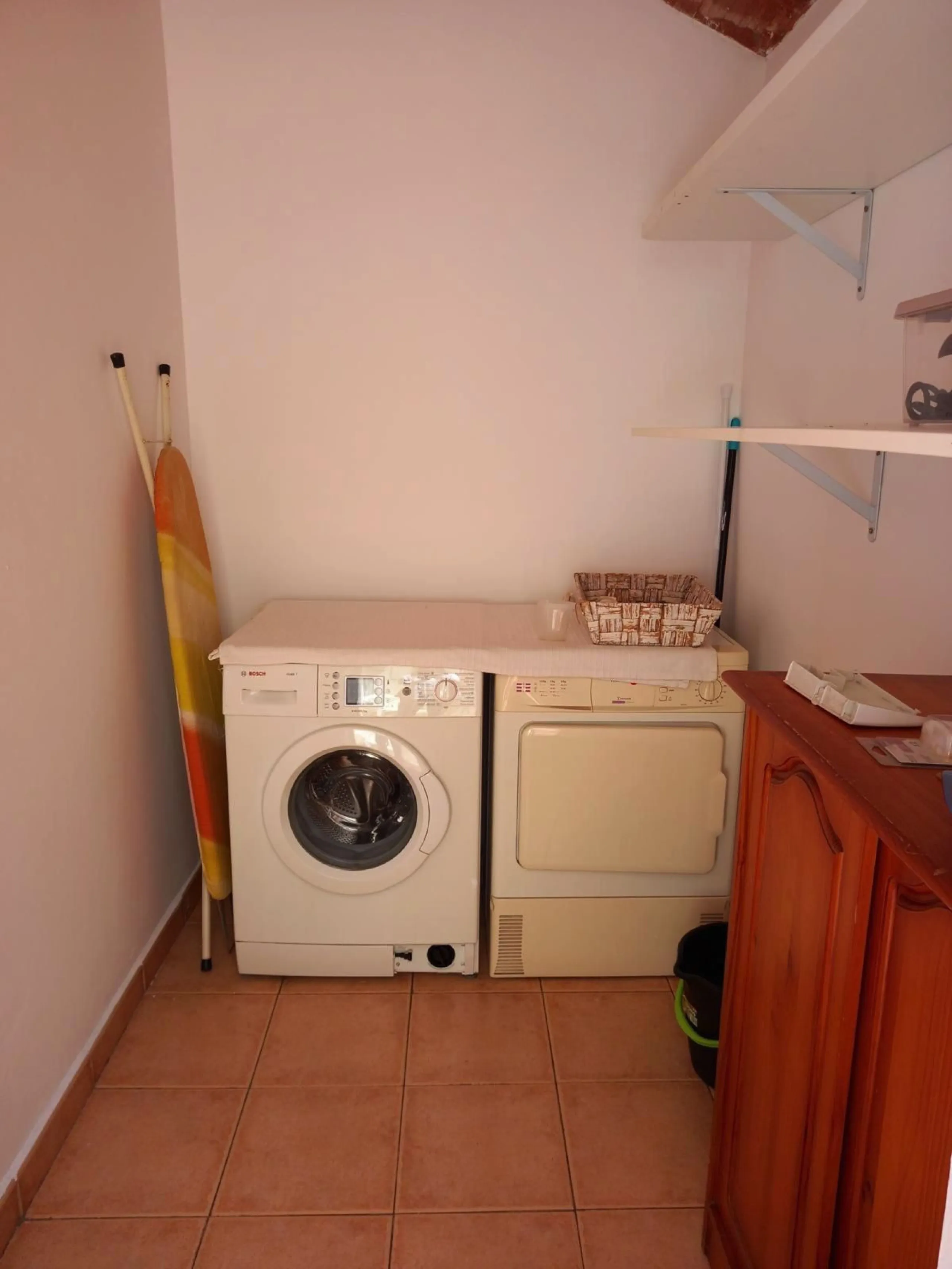 House - Townhouse в продаже в Estepona, Málaga. В доме 3 спален и 3 ванных комнат. Площадь дома 145 м²