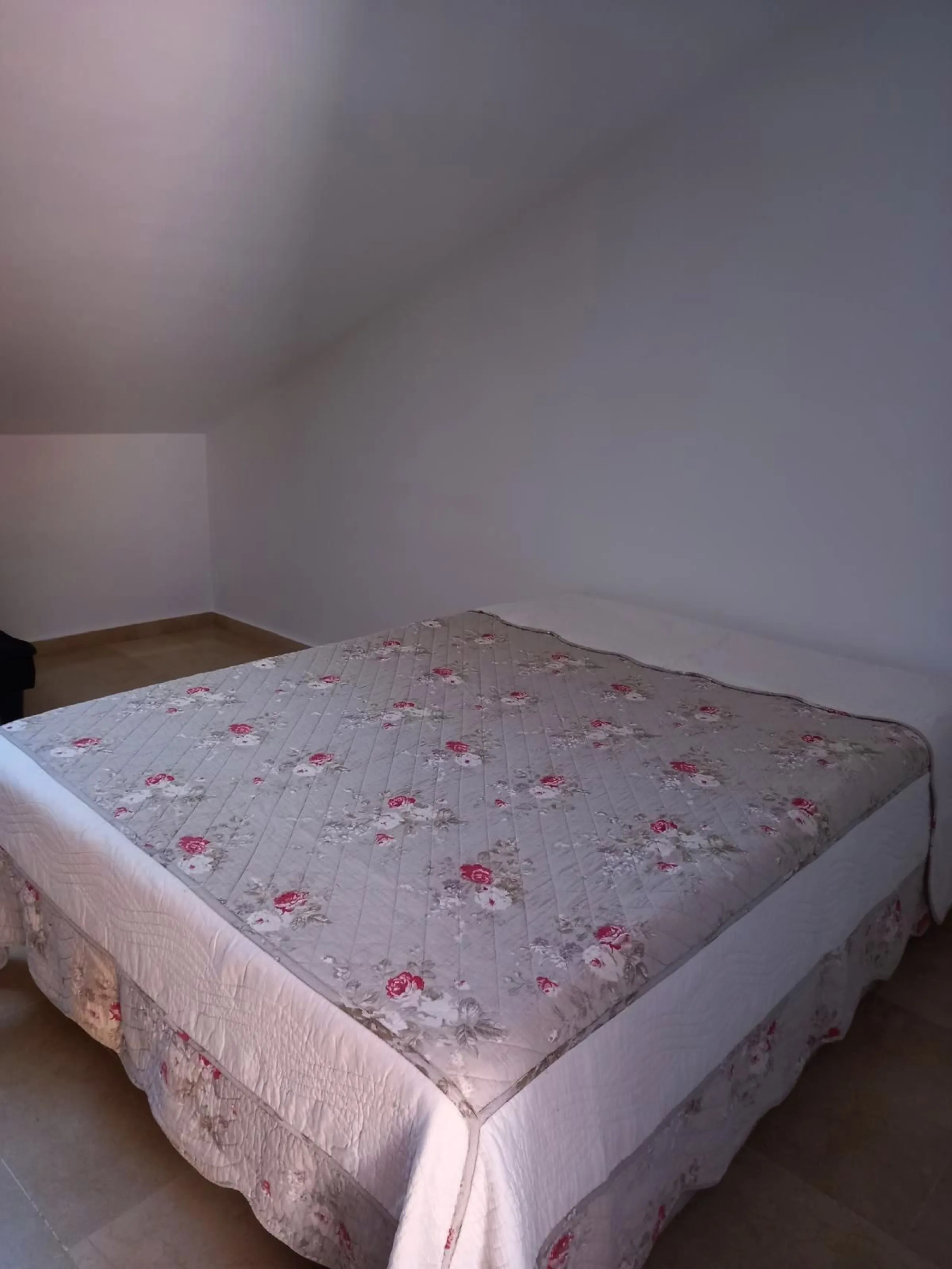 House - Townhouse в продаже в Estepona, Málaga. В доме 3 спален и 3 ванных комнат. Площадь дома 145 м²