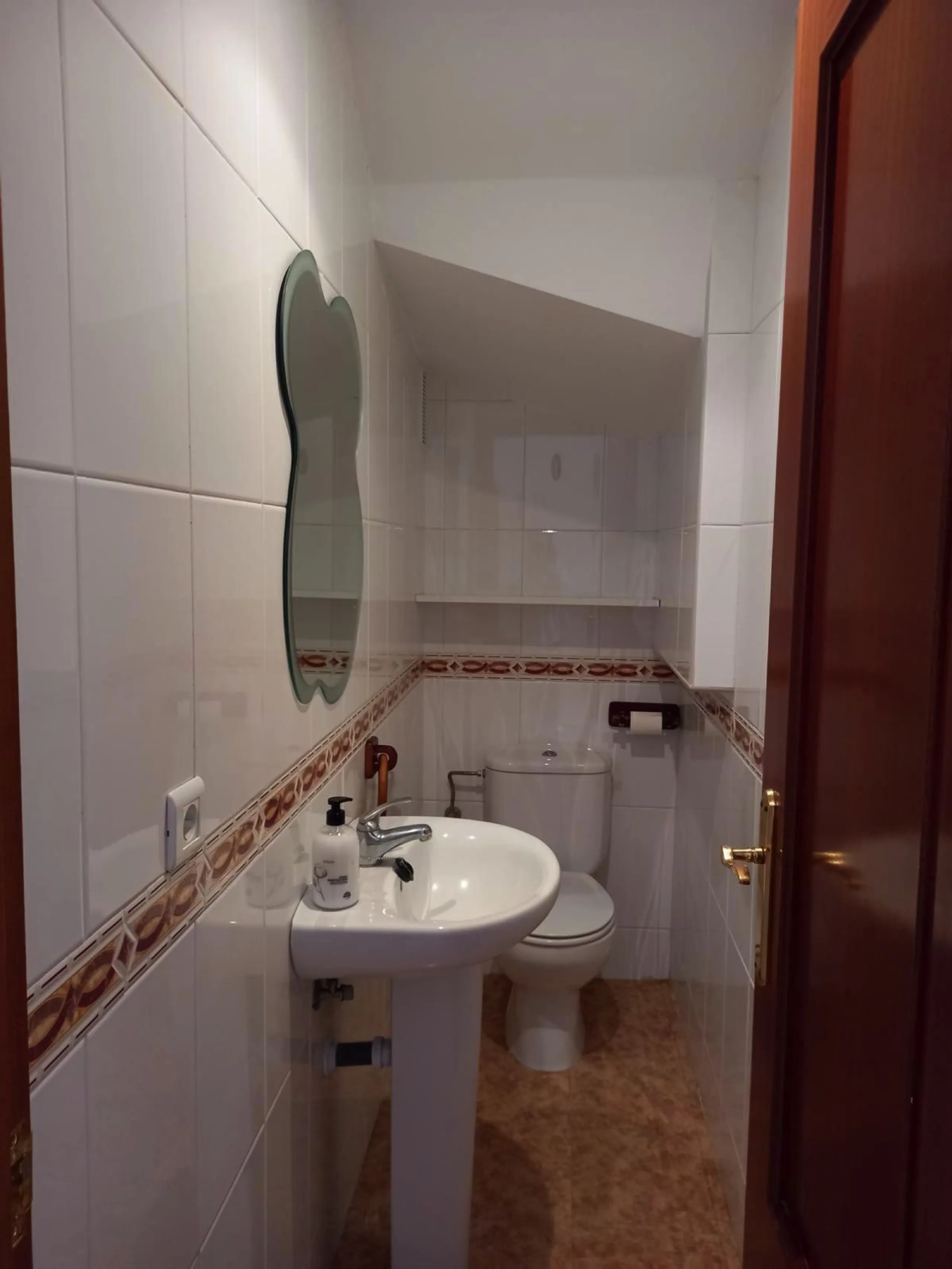 House - Townhouse в продаже в Estepona, Málaga. В доме 3 спален и 3 ванных комнат. Площадь дома 145 м²
