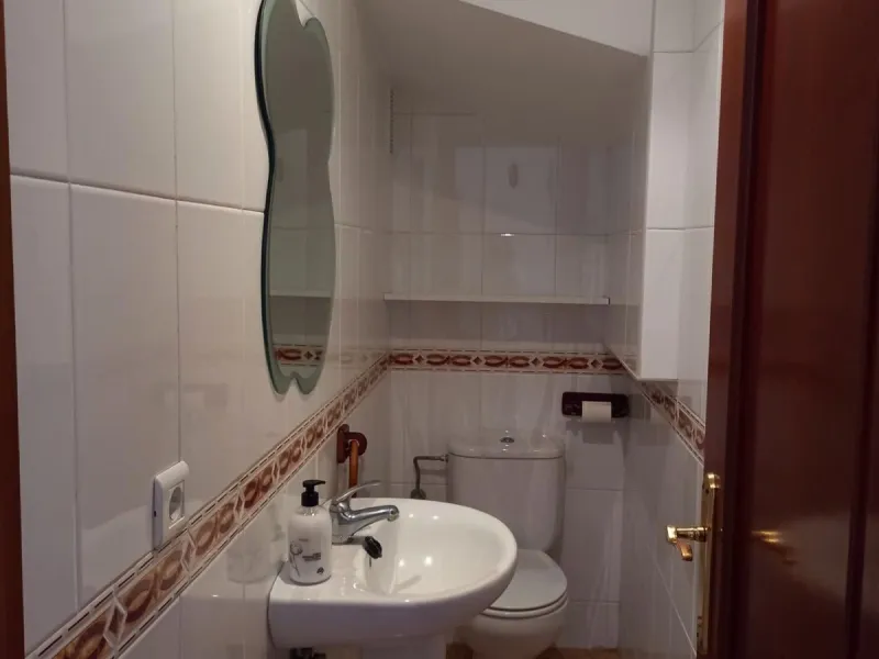 House - Townhouse в продаже в Estepona, Málaga. В доме 3 спален и 3 ванных комнат. Площадь дома 145 м²