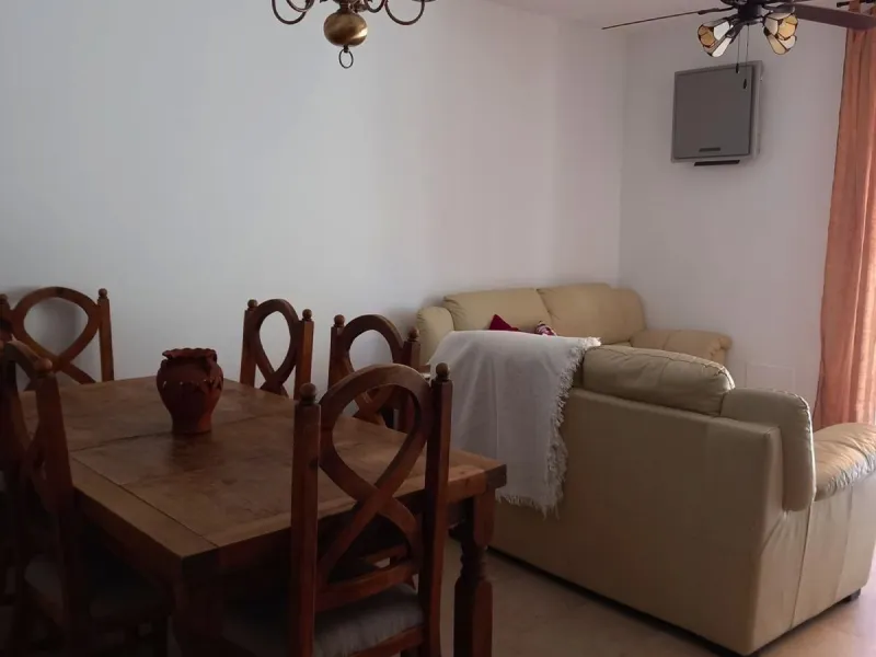 House - Townhouse в продаже в Estepona, Málaga. В доме 3 спален и 3 ванных комнат. Площадь дома 145 м²