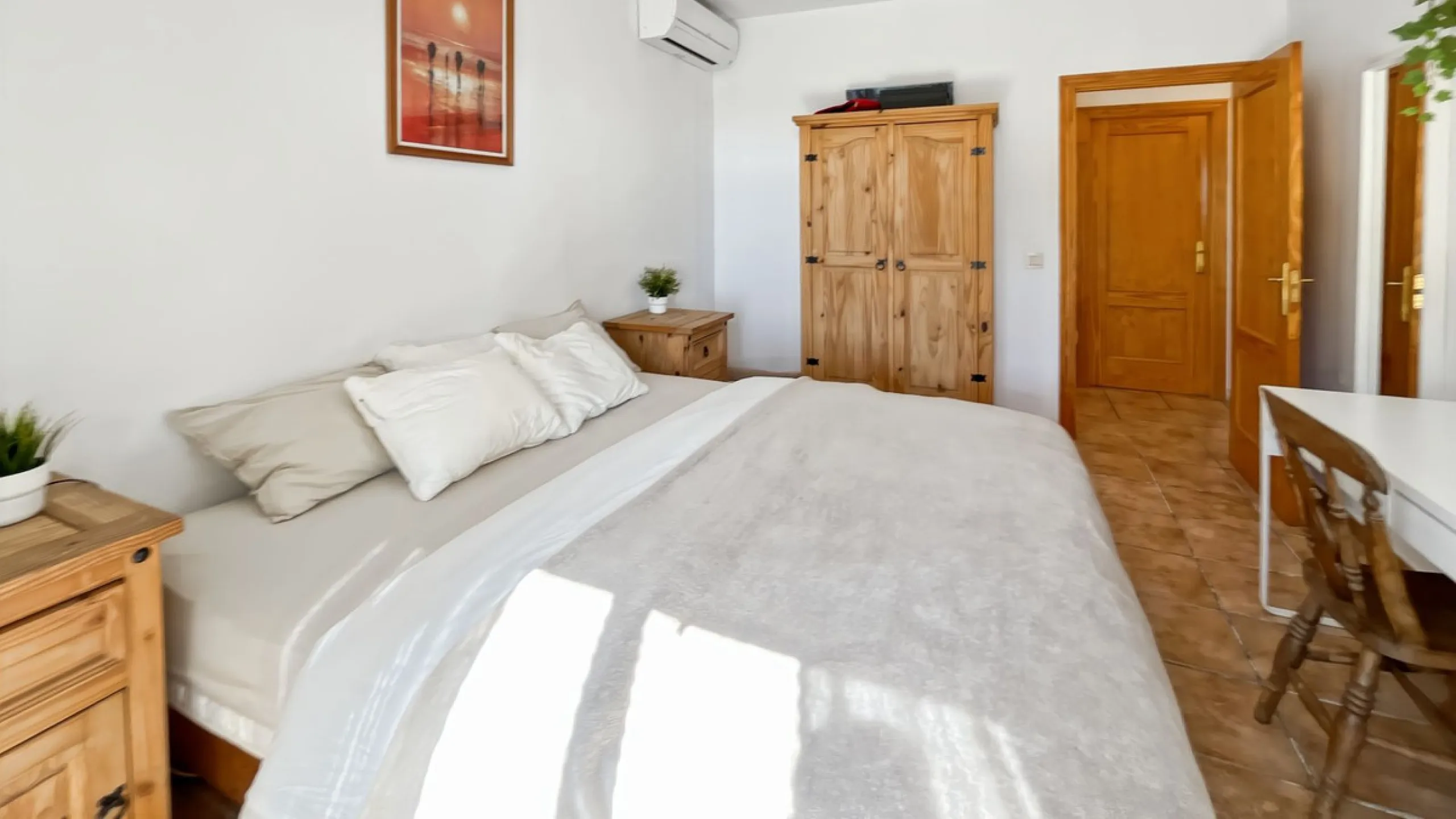 Peacefully located villa near Cómpeta offering 3 bedrooms, 2 bathrooms plus a separate tower studio with a large roof terrace. A rare blend of privacy, comfort and truly panoramic sea and mountain views.