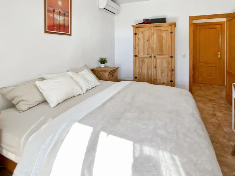 Peacefully located villa near Cómpeta offering 3 bedrooms, 2 bathrooms plus a separate tower studio with a large roof terrace. A rare blend of privacy, comfort and truly panoramic sea and mountain views.
