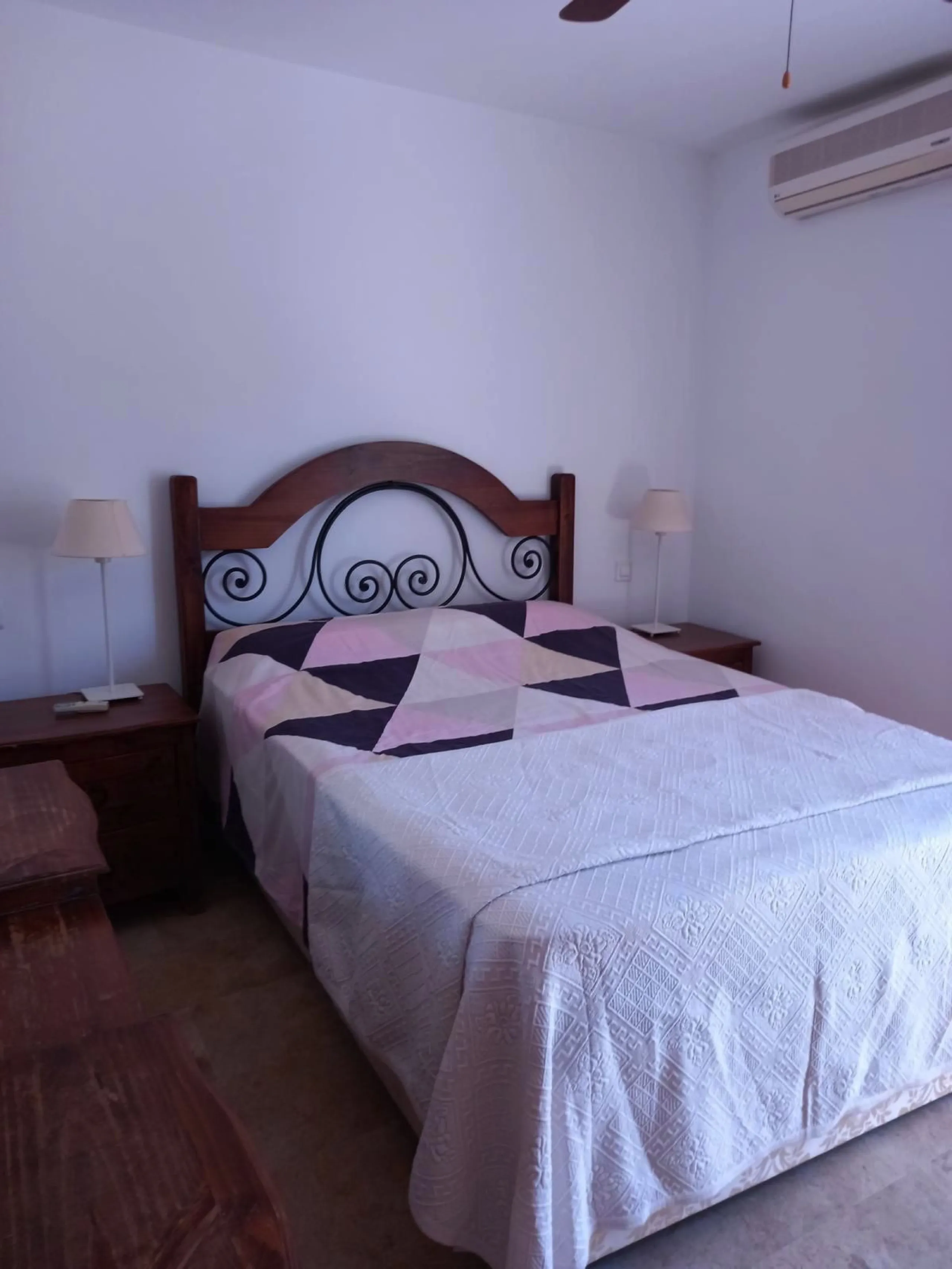House - Townhouse в продаже в Estepona, Málaga. В доме 3 спален и 3 ванных комнат. Площадь дома 145 м²