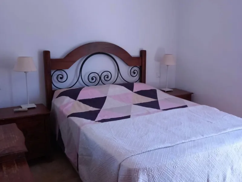 House - Townhouse в продаже в Estepona, Málaga. В доме 3 спален и 3 ванных комнат. Площадь дома 145 м²