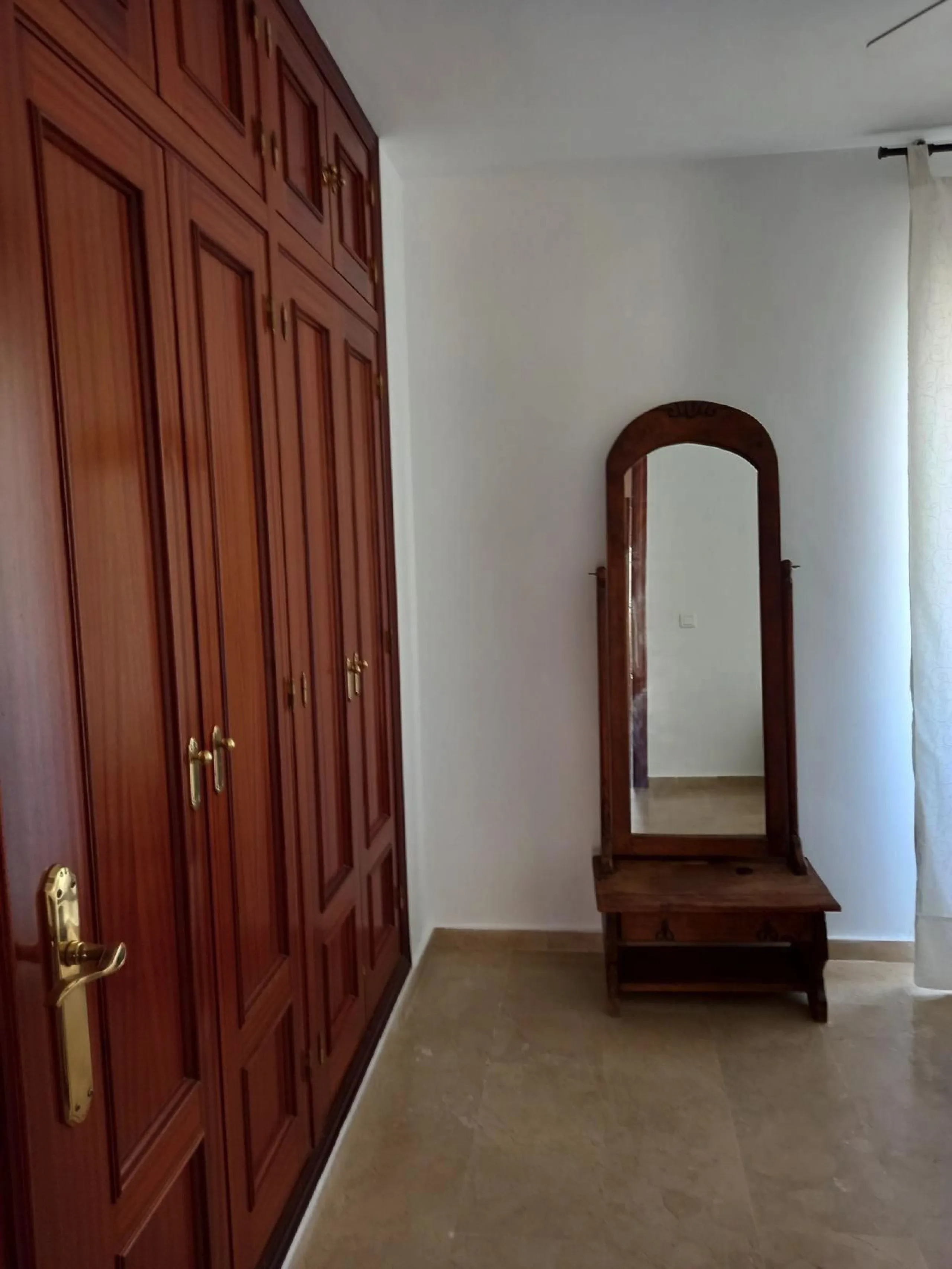 House - Townhouse в продаже в Estepona, Málaga. В доме 3 спален и 3 ванных комнат. Площадь дома 145 м²
