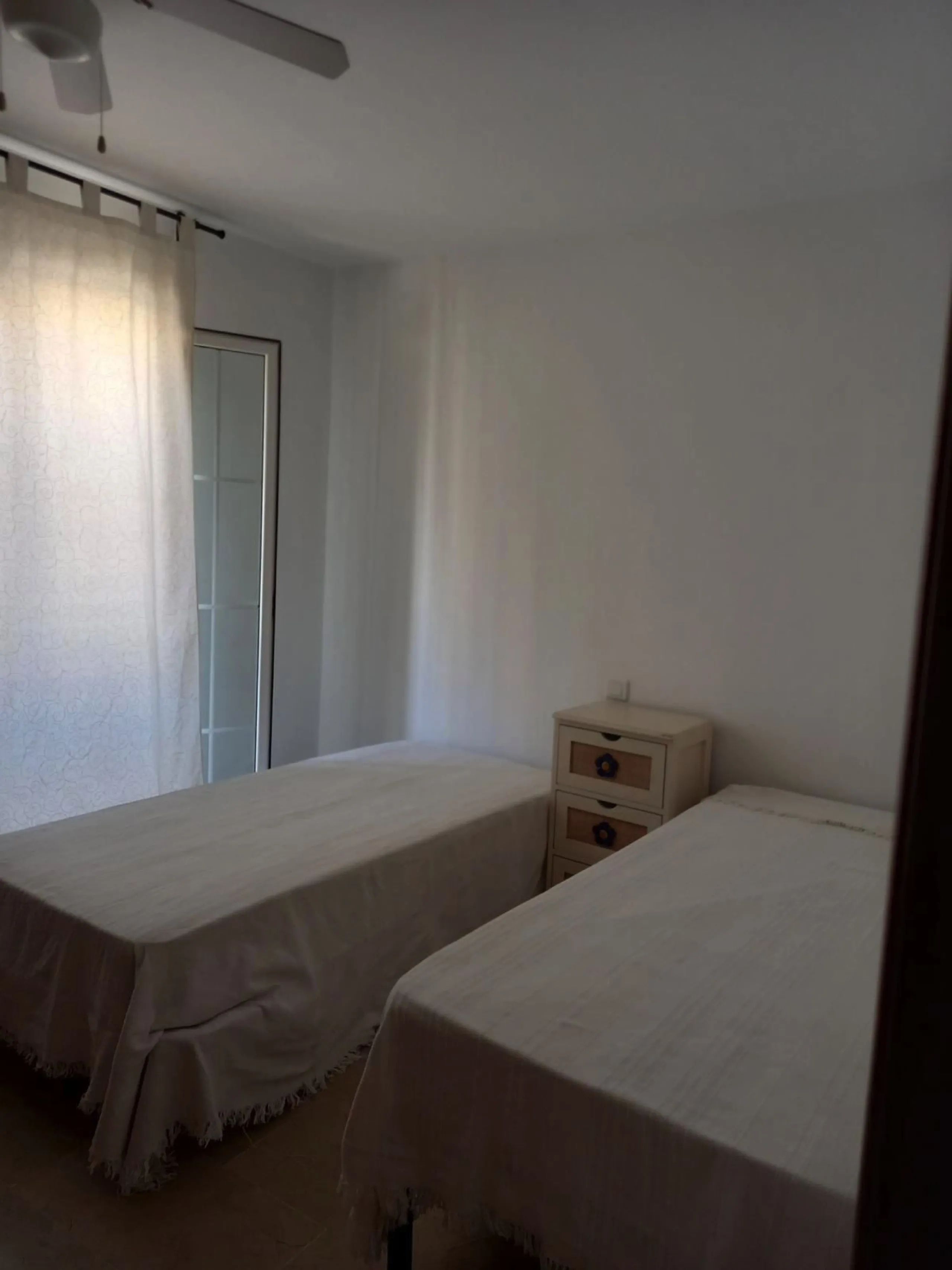 House - Townhouse в продаже в Estepona, Málaga. В доме 3 спален и 3 ванных комнат. Площадь дома 145 м²