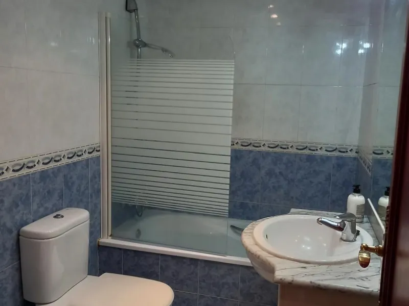 House - Townhouse в продаже в Estepona, Málaga. В доме 3 спален и 3 ванных комнат. Площадь дома 145 м²