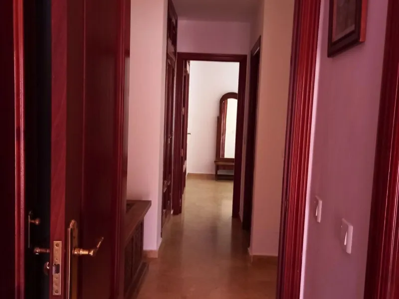 House - Townhouse в продаже в Estepona, Málaga. В доме 3 спален и 3 ванных комнат. Площадь дома 145 м²