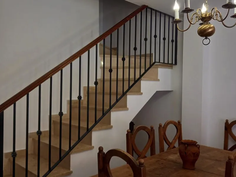House - Townhouse в продаже в Estepona, Málaga. В доме 3 спален и 3 ванных комнат. Площадь дома 145 м²