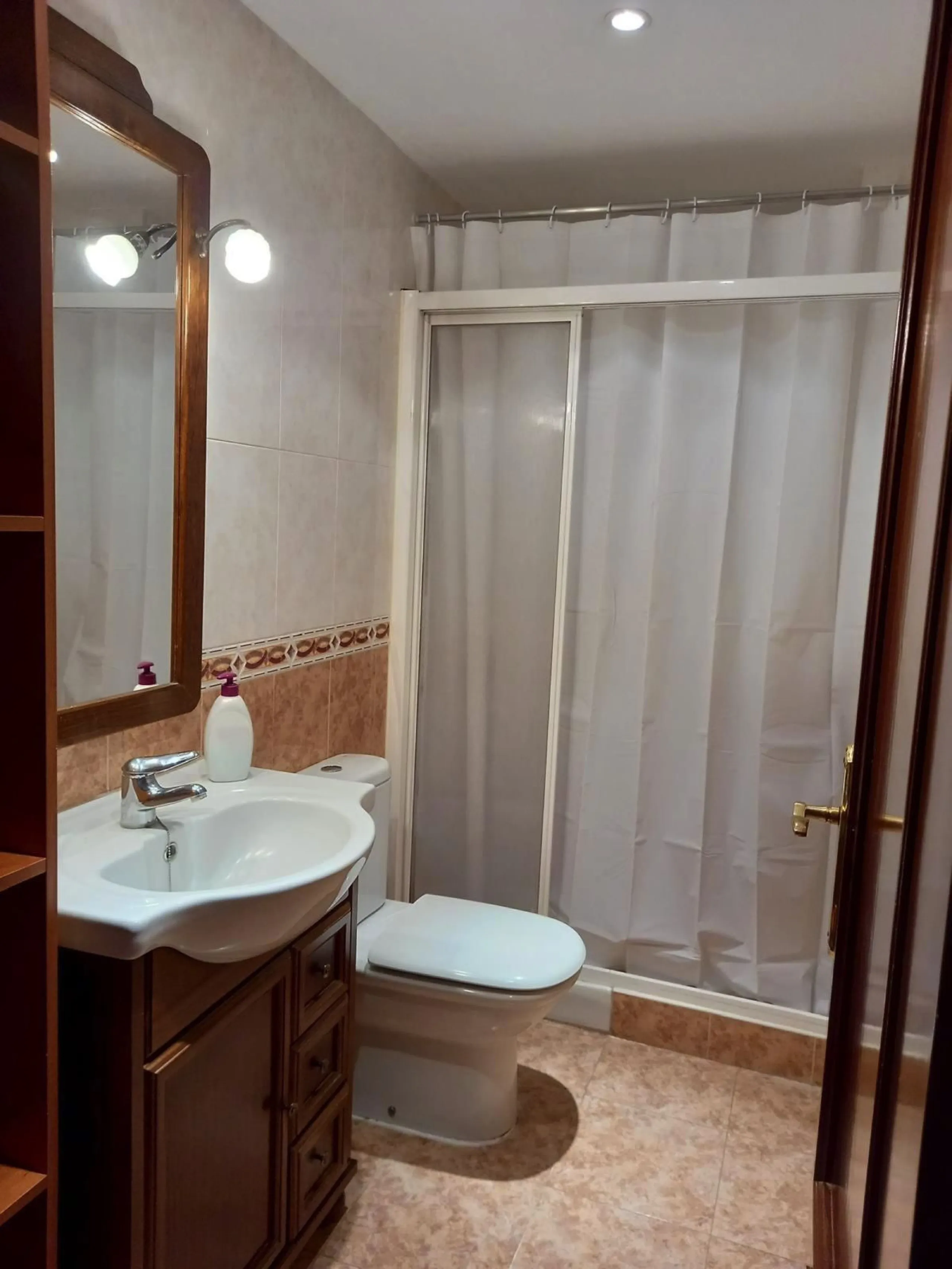 House - Townhouse в продаже в Estepona, Málaga. В доме 3 спален и 3 ванных комнат. Площадь дома 145 м²