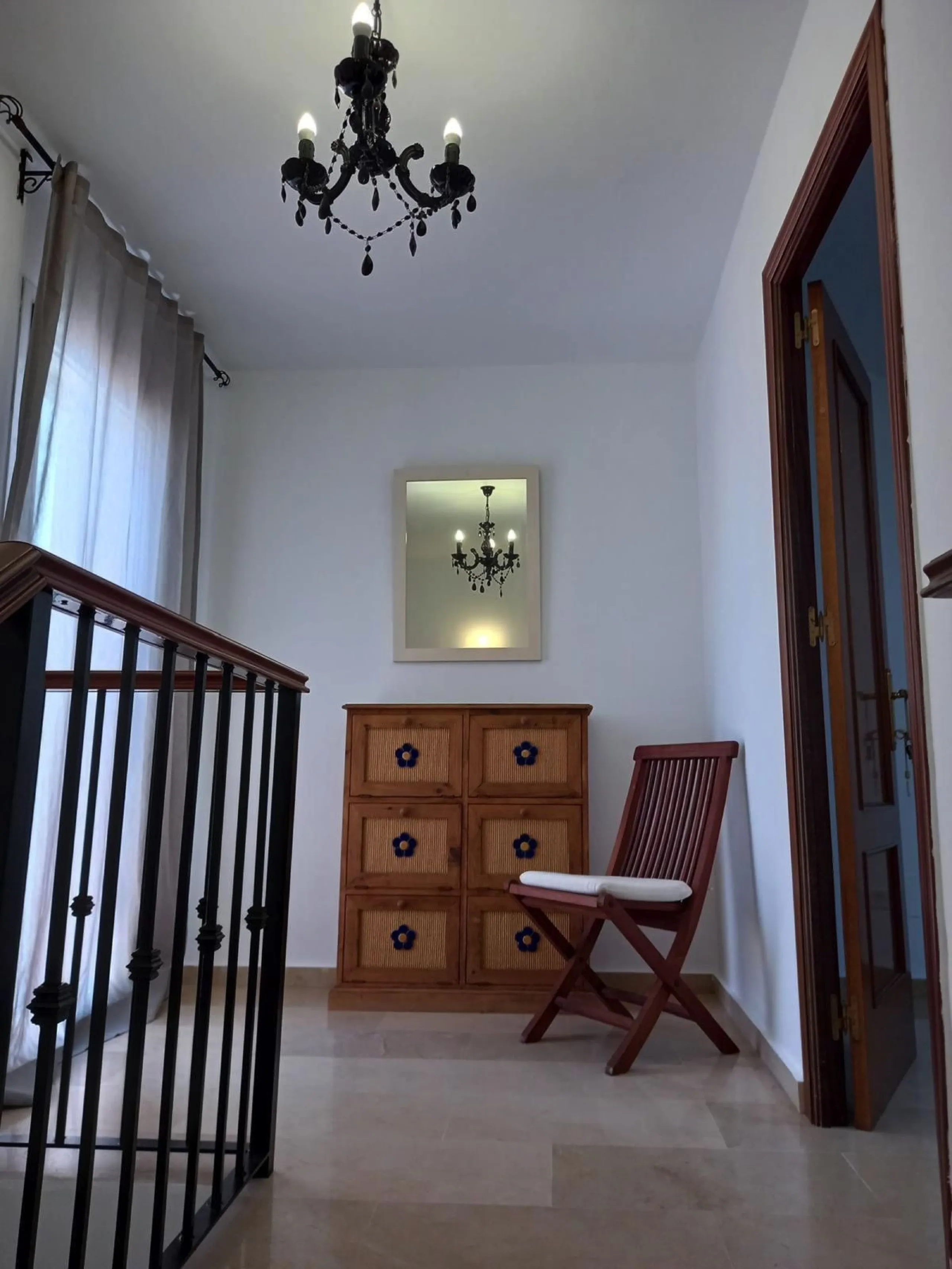 House - Townhouse в продаже в Estepona, Málaga. В доме 3 спален и 3 ванных комнат. Площадь дома 145 м²
