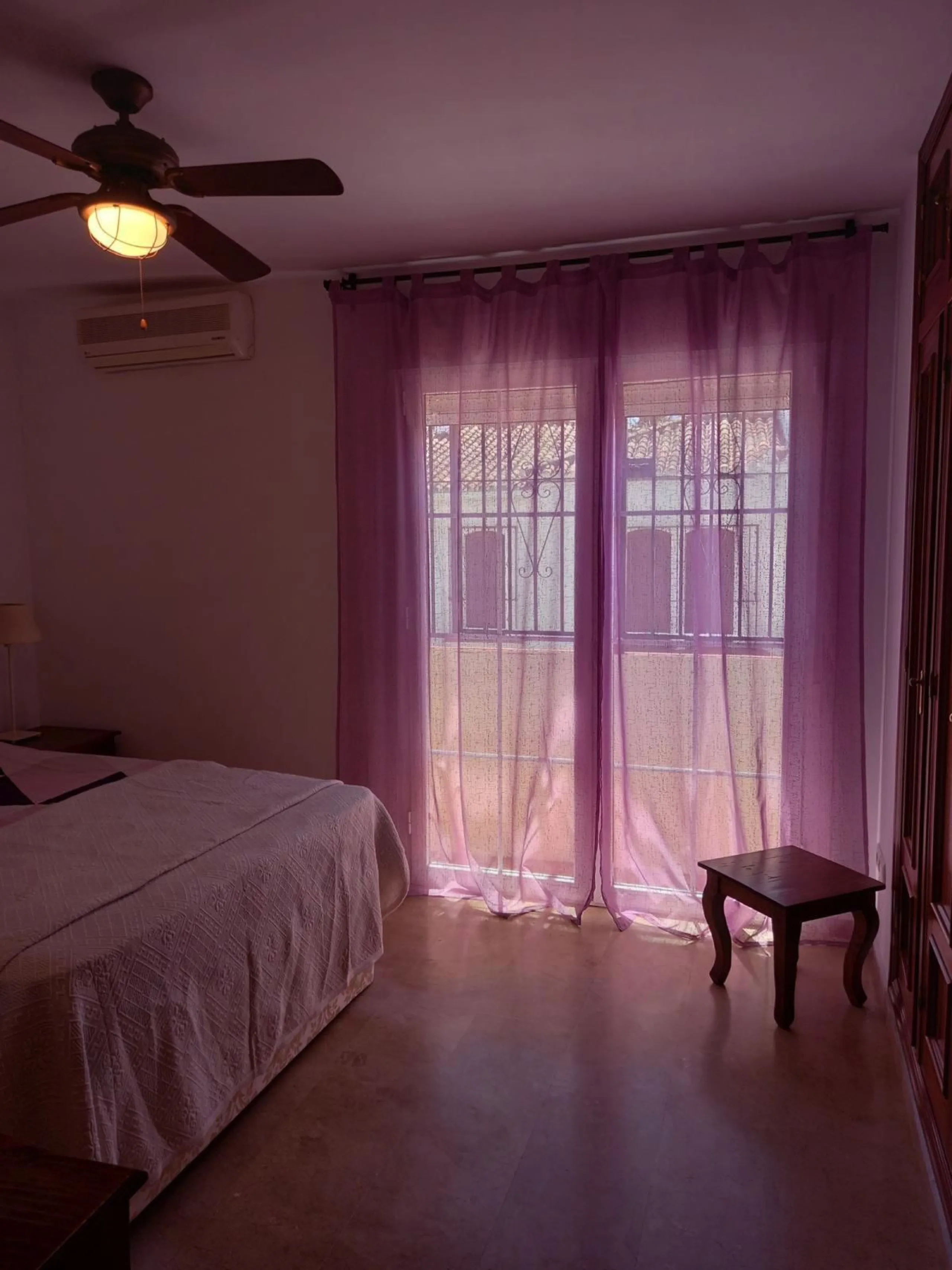House - Townhouse в продаже в Estepona, Málaga. В доме 3 спален и 3 ванных комнат. Площадь дома 145 м²