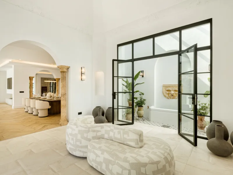Exceptional villa for sale in the prestigious gated community of El Herrojo Alto, one of La Quinta's most sought-after residential areas. Positioned on an elevated frontline golf plot, this landmark property harmoniously blends timeless Andalusian archite