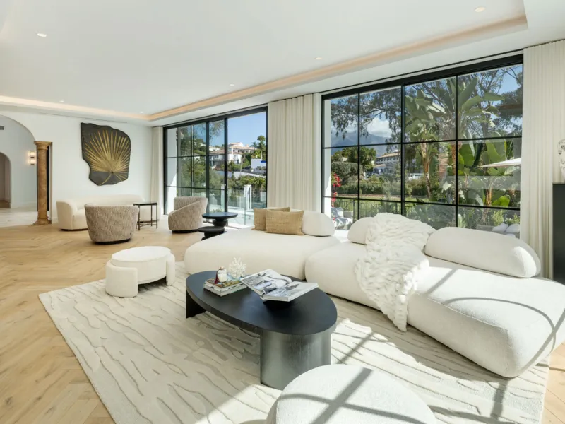 Exceptional villa for sale in the prestigious gated community of El Herrojo Alto, one of La Quinta's most sought-after residential areas. Positioned on an elevated frontline golf plot, this landmark property harmoniously blends timeless Andalusian archite