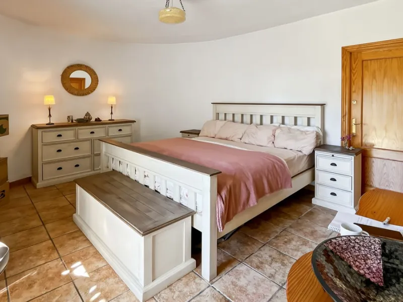 Peacefully located villa near Cómpeta offering 3 bedrooms, 2 bathrooms plus a separate tower studio with a large roof terrace. A rare blend of privacy, comfort and truly panoramic sea and mountain views.