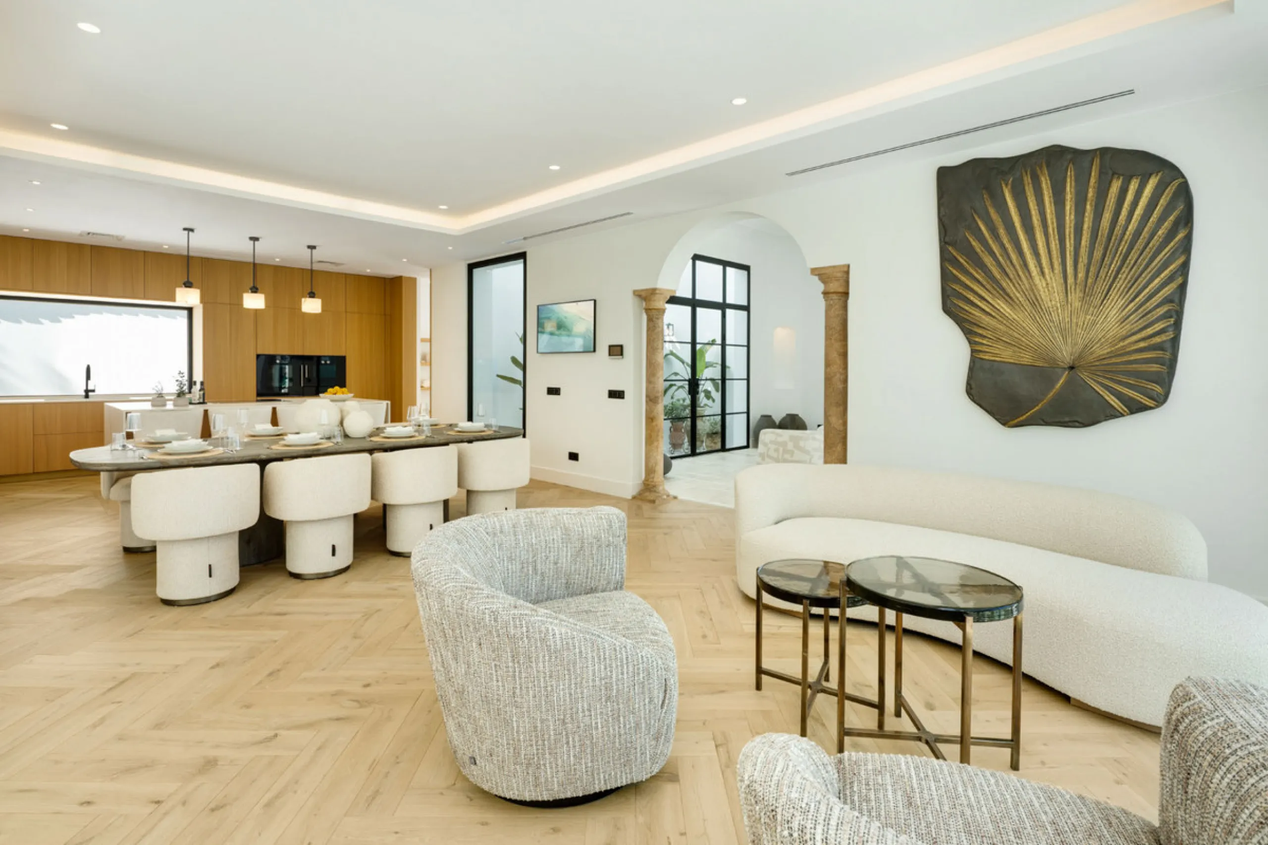 Exceptional villa for sale in the prestigious gated community of El Herrojo Alto, one of La Quinta's most sought-after residential areas. Positioned on an elevated frontline golf plot, this landmark property harmoniously blends timeless Andalusian archite