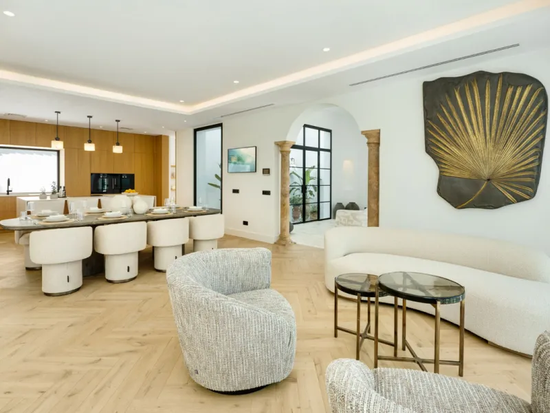 Exceptional villa for sale in the prestigious gated community of El Herrojo Alto, one of La Quinta's most sought-after residential areas. Positioned on an elevated frontline golf plot, this landmark property harmoniously blends timeless Andalusian archite